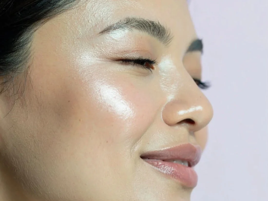 Feineres, ebenmäßiges Hautbild nach Microneedling