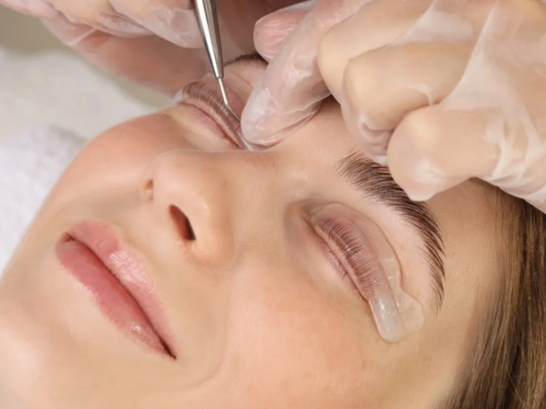 Wimpernlifting: Behandlung der eigenen Wimpern