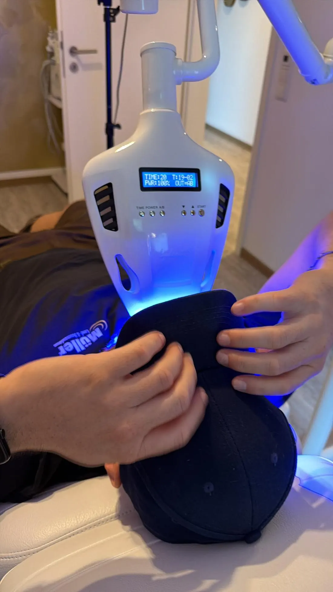 LED-Lampe bei der Zahnaufhellung